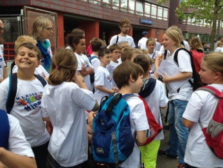 Die Kinder in der Kölnarena beim Projekt Klasse Wir Singen!