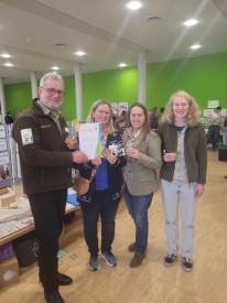 Übergabe der Auszeichnung